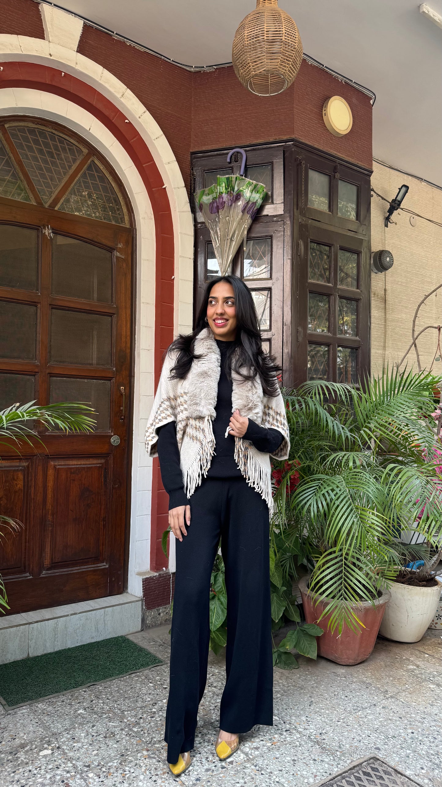 Houndstooth Fur Shrug - White (Free Size)
