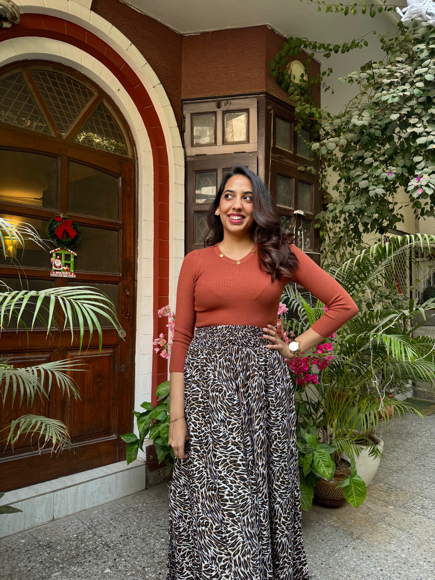 Brown Ribbed Sweater w/ Neck Detail (Free Size)