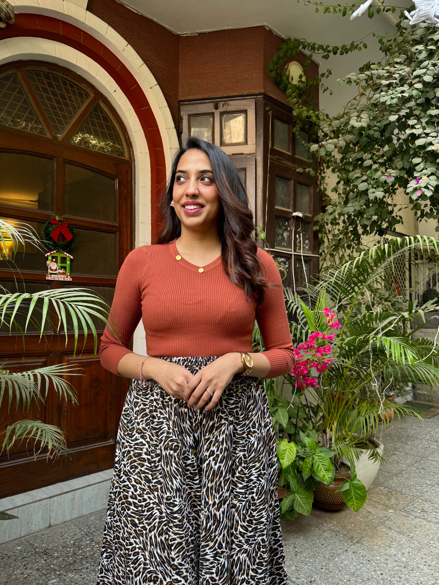 Brown Ribbed Sweater w/ Neck Detail (Free Size)