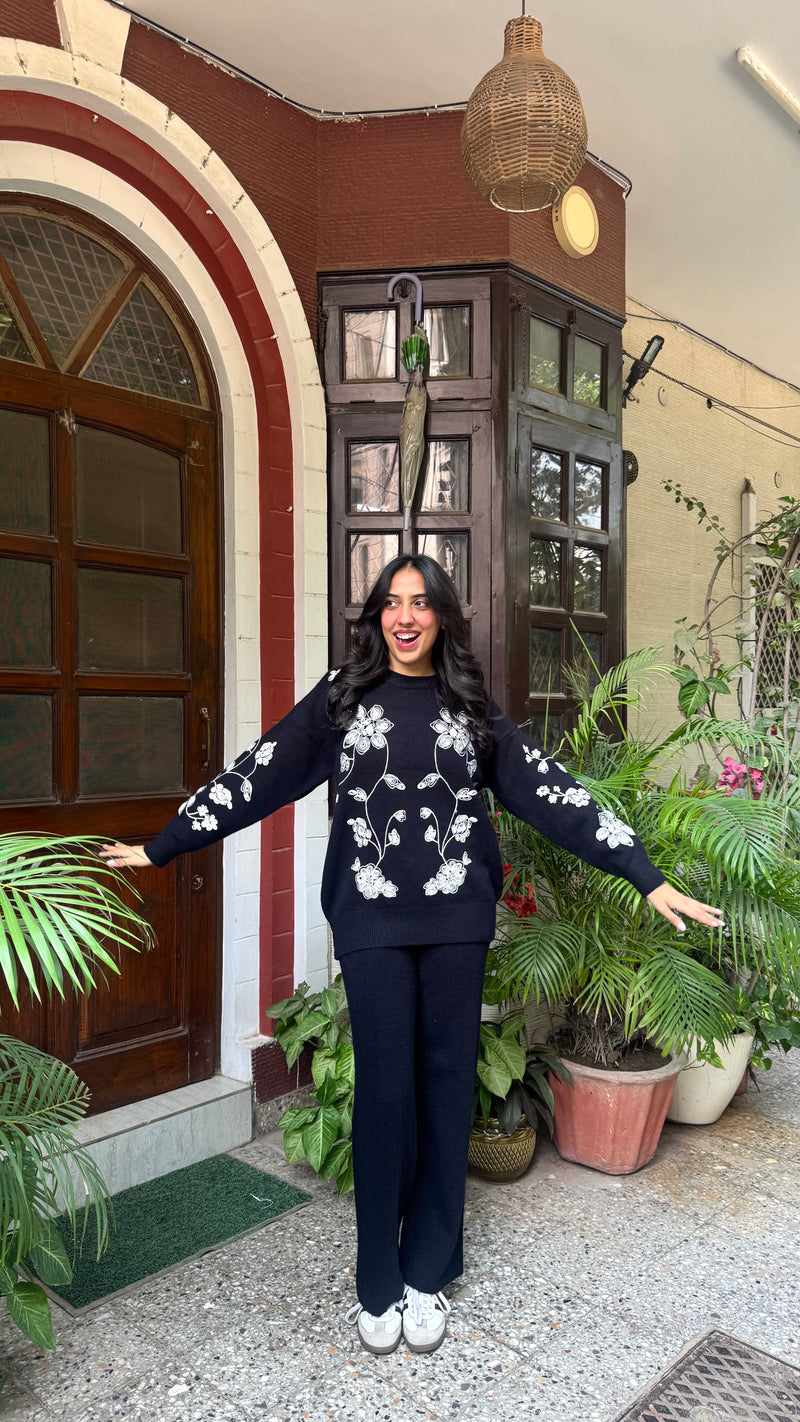 Embroidered Floral Warm Airport Set - Black (Free Size) - Premium Collection