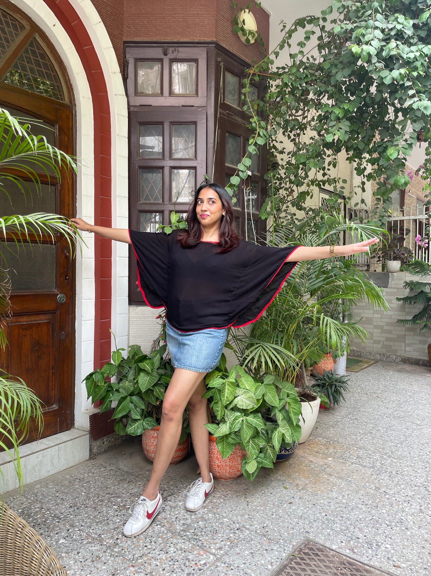 Cape-tivating Top - Black