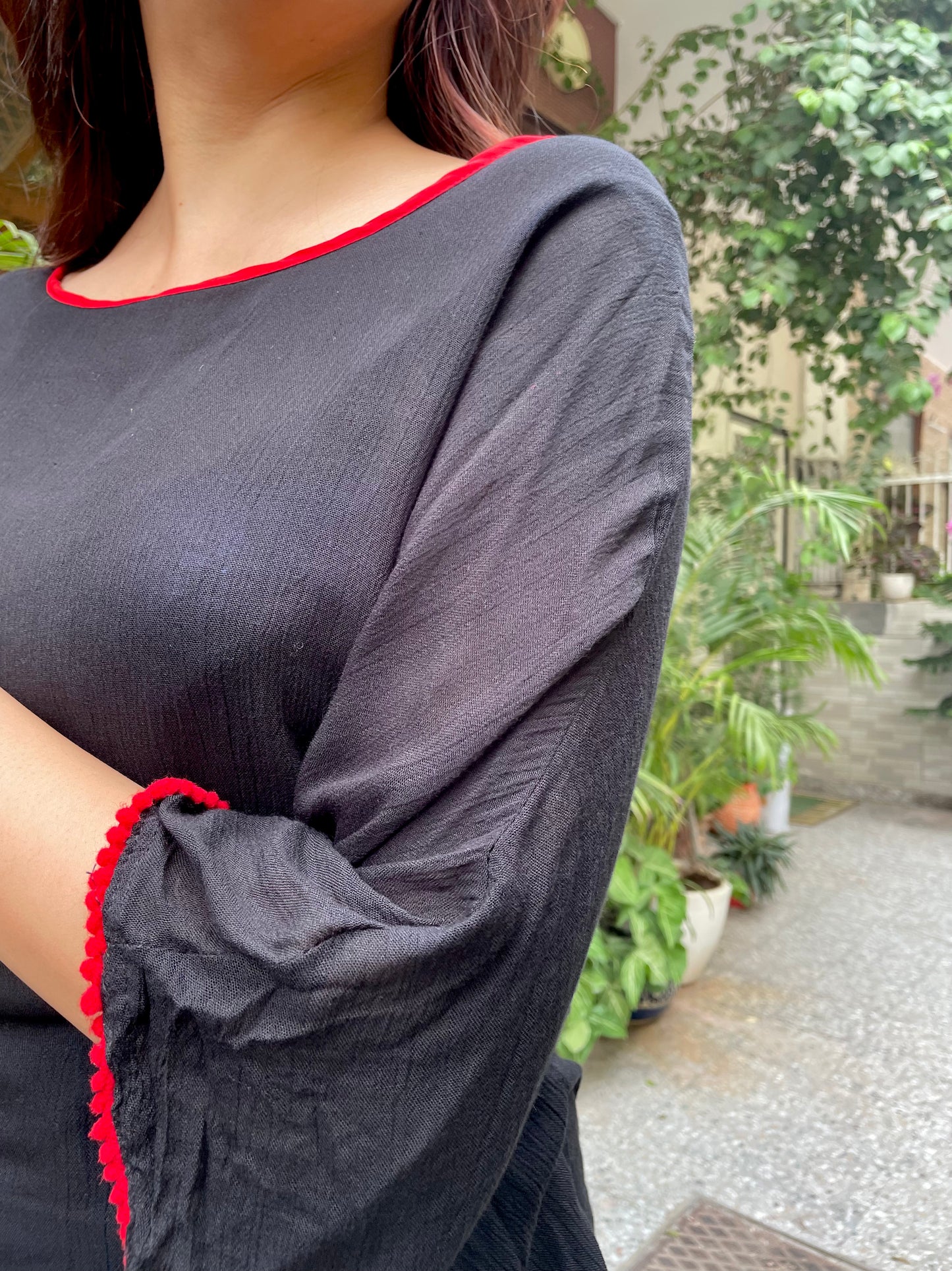 Cape-tivating Top - Black