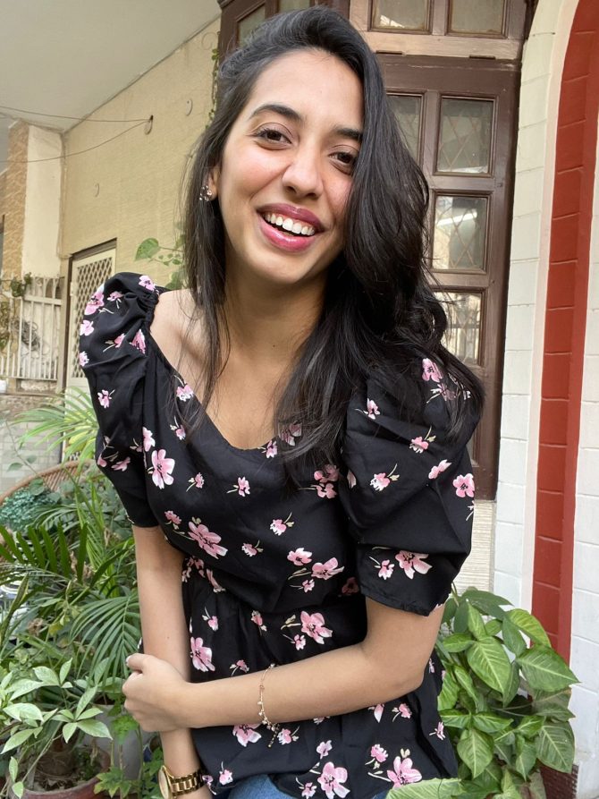 Black Floral Puffed Top