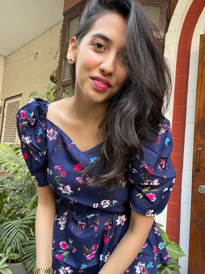 Blue Floral Puffed Top