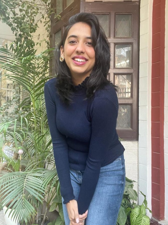 Navy Ruffle Turtleneck (Free Size)