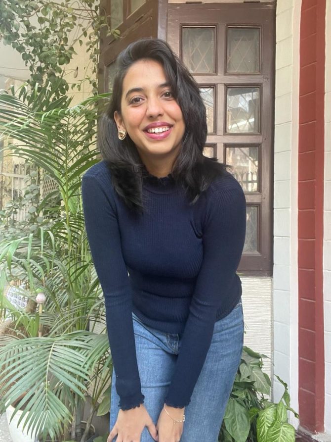 Navy Ruffle Turtleneck (Free Size)