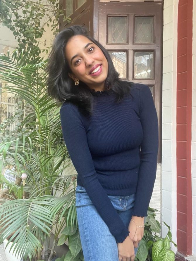 Navy Ruffle Turtleneck (Free Size)