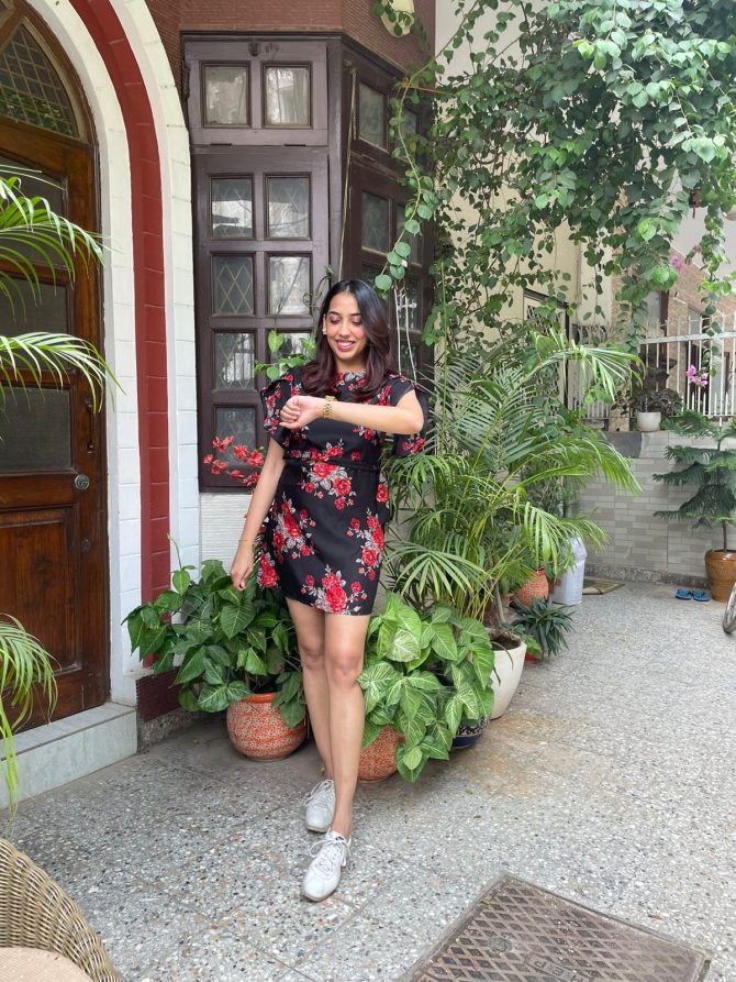 Petal Sleeved Dress- Black