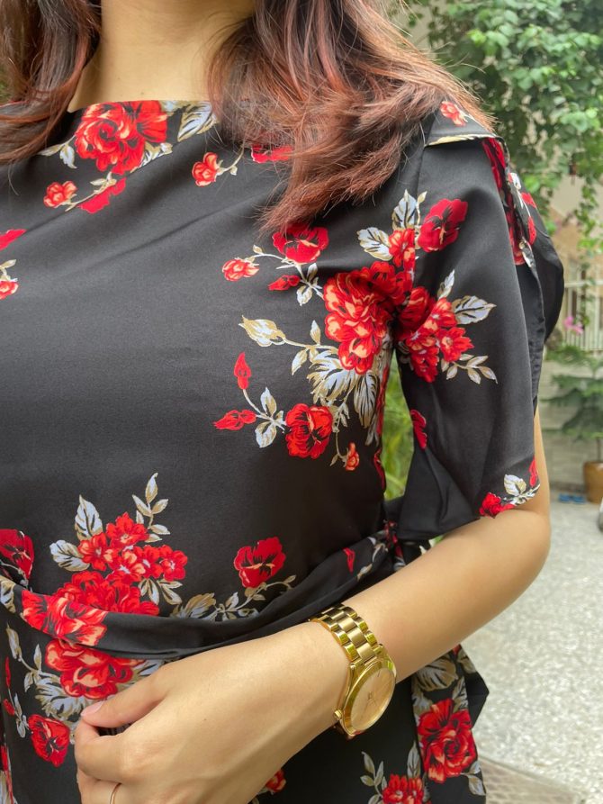 Petal Sleeved Dress- Black