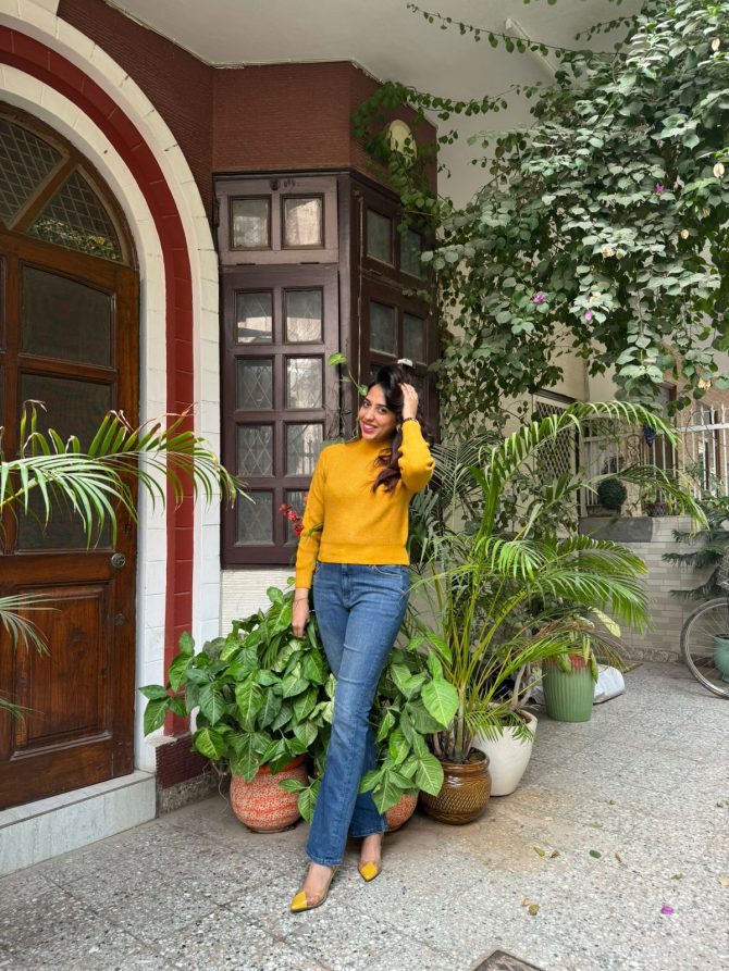 Yellow Solid Sweater (Free Size)