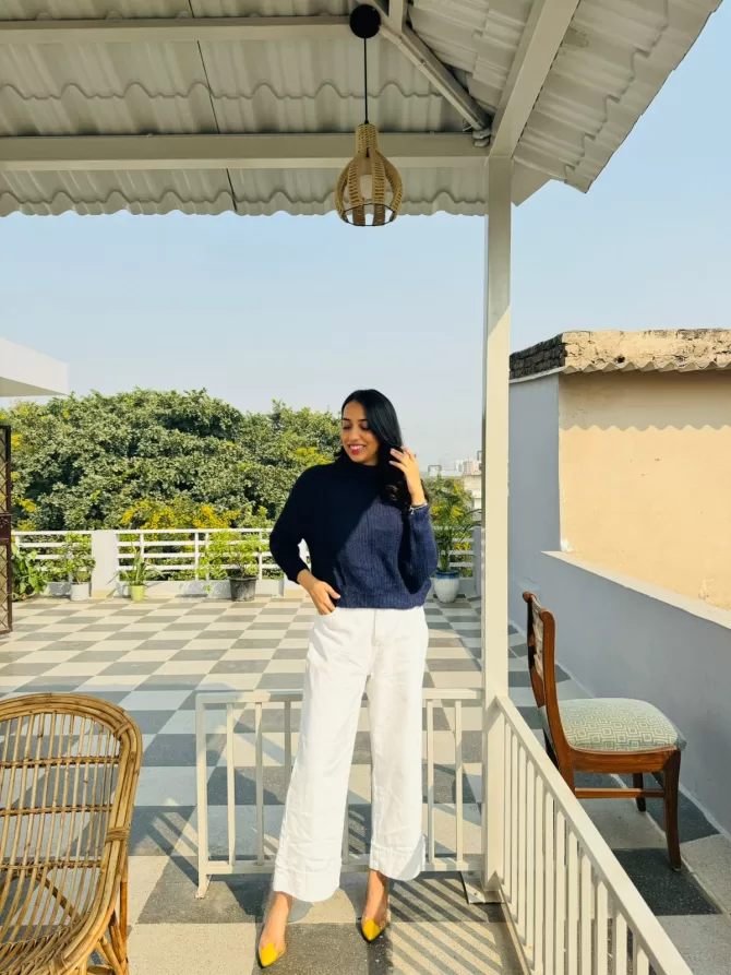 Blue Fuzzy Turtleneck (Free Size)