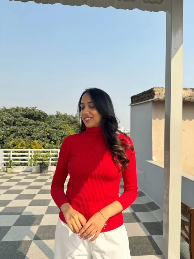 Red Fitted Ribbed Turtleneck (Free Size)