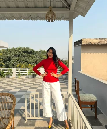 Red Fitted Ribbed Turtleneck (Free Size)
