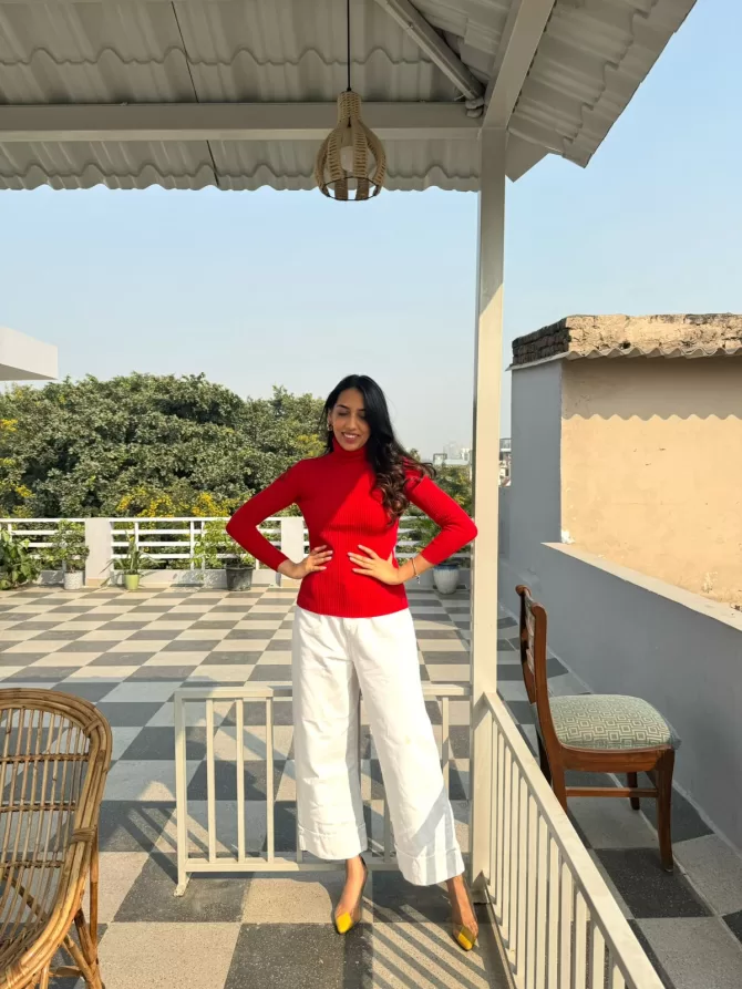 Red Fitted Ribbed Turtleneck (Free Size)