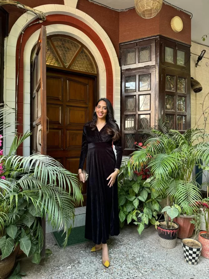 Velvet Classic Dress - Black