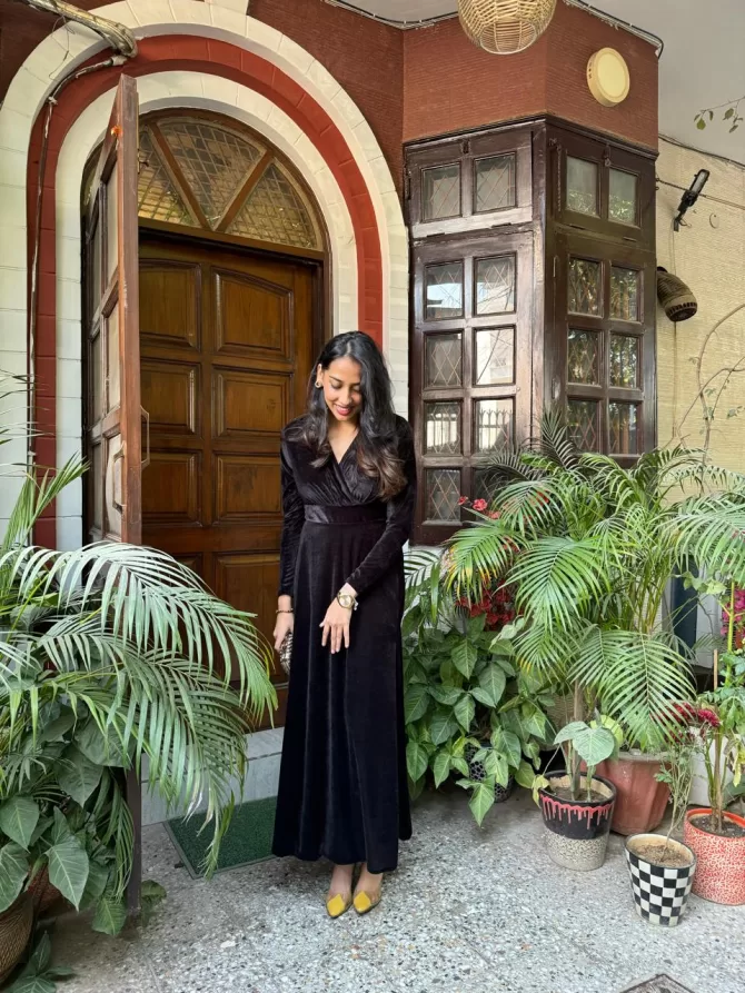 Velvet Classic Dress - Black